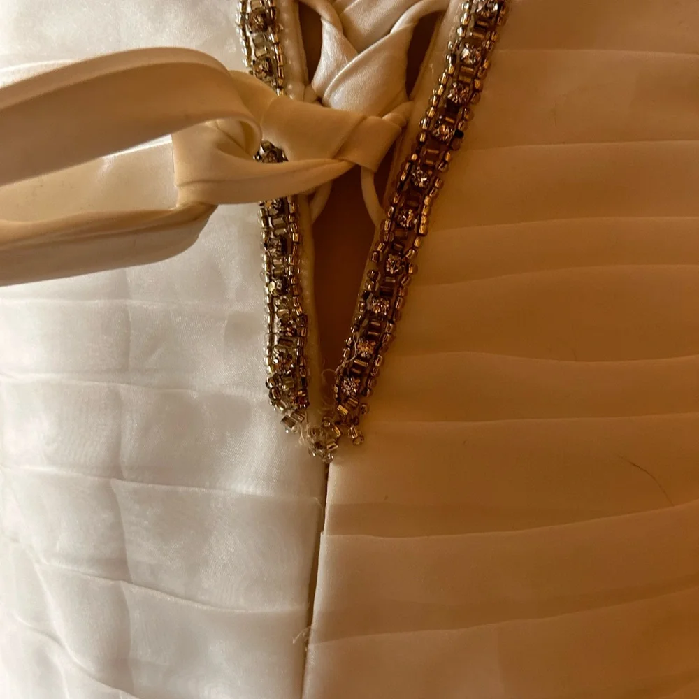 BNWT never worn wedding dress - Picture 9 of 13